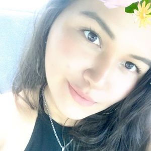 Meet your Posher, Valia